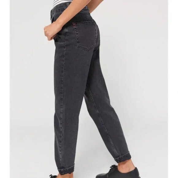 BDG Denim - ♻️ NWT BDG High Rise Mom Jeans Size 30